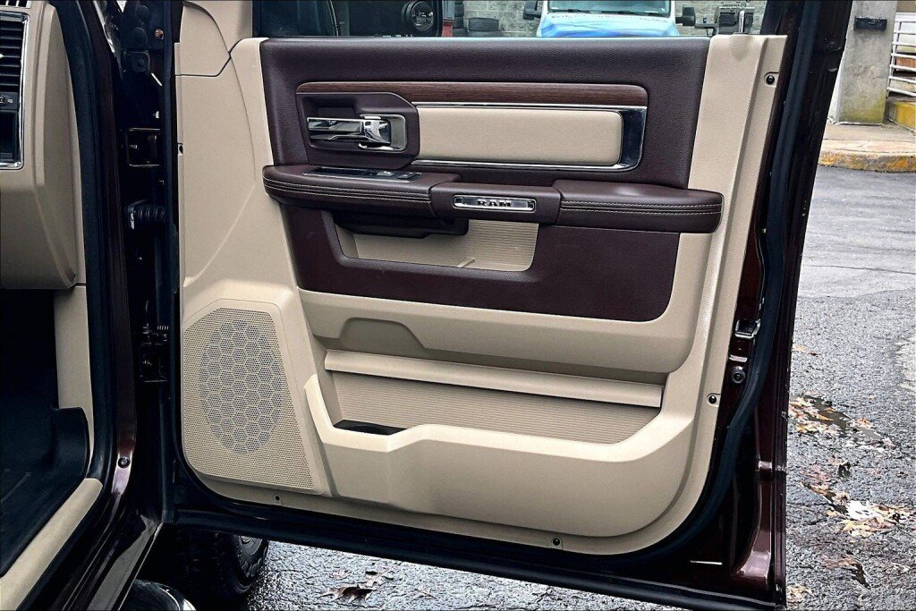 Used 2015 RAM 1500 Laramie w/ Convenience Group image 14