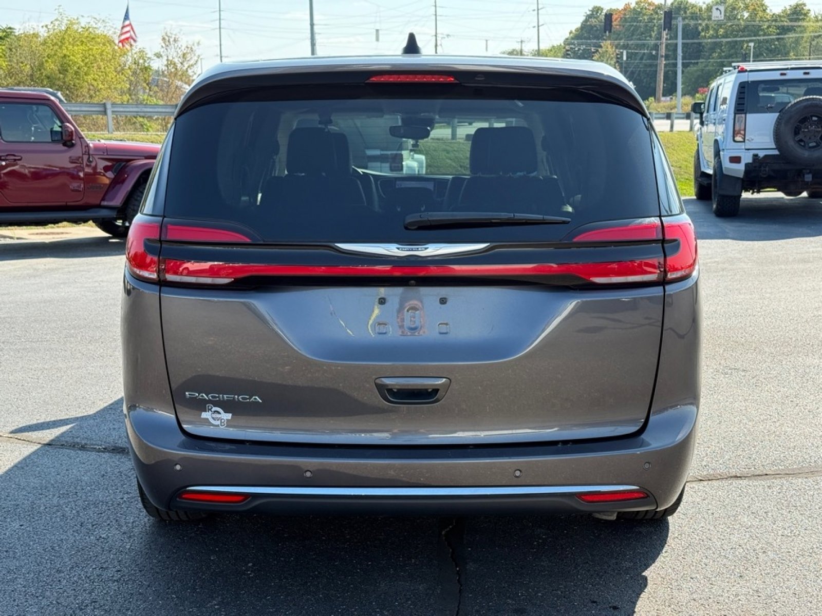 Used 2023 Chrysler Pacifica Touring-L image 7