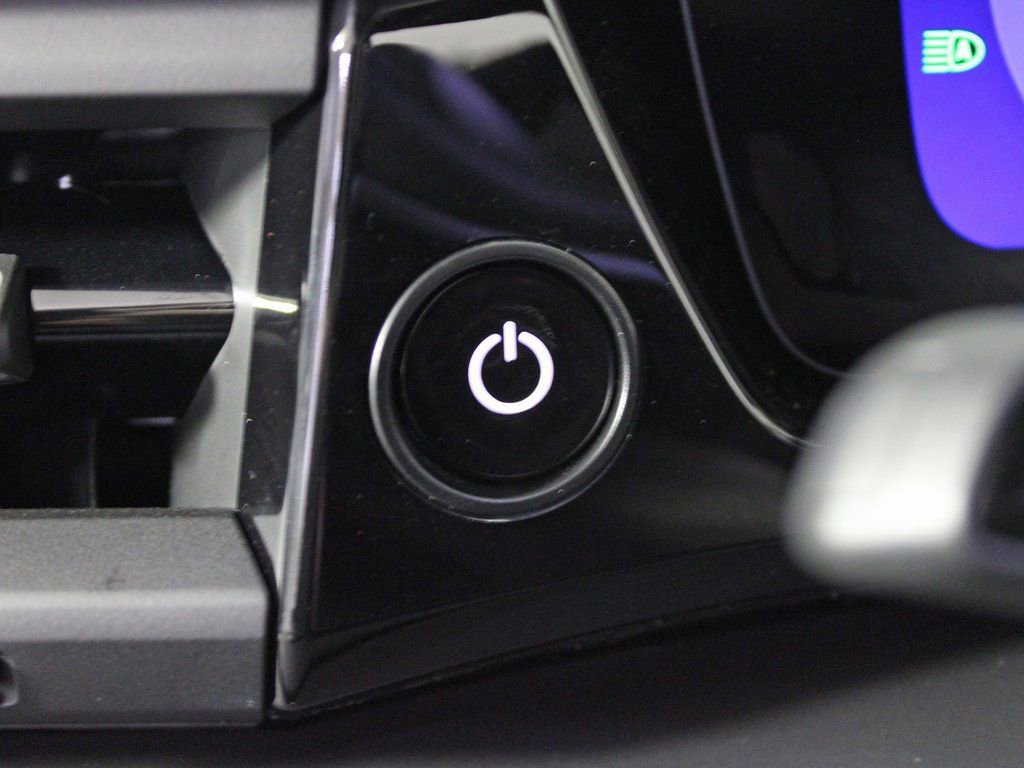 Certified 2025 Porsche Macan 4 Electric image 22