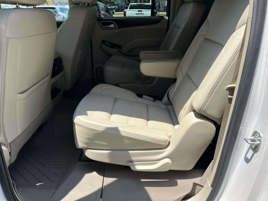 Certified 2020 GMC Yukon XL Denali w/ Denali Premium Package AWD/4WD image 17