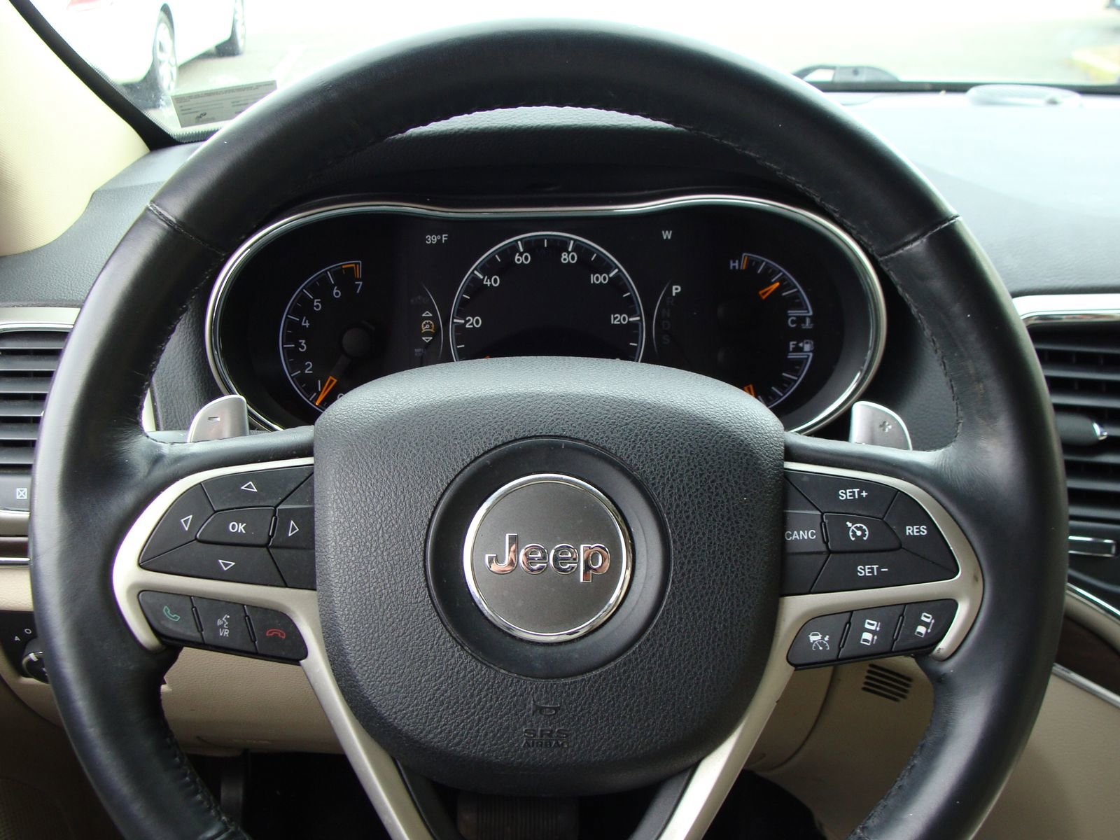 Used 2015 Jeep Grand Cherokee Limited w/ Luxury Group II image 15