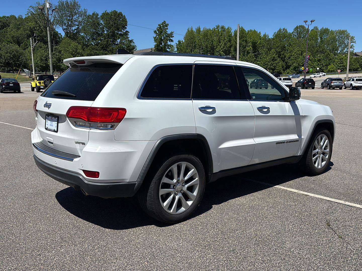 Used 2017 Jeep Grand Cherokee Limited RWD image 3