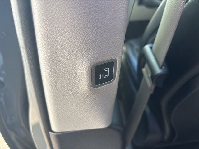 Used 2023 Chrysler Pacifica Touring-L FWD image 29