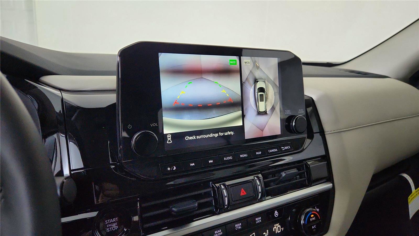 Used 2025 Nissan Pathfinder SL w/ Black Appearance Package image 33