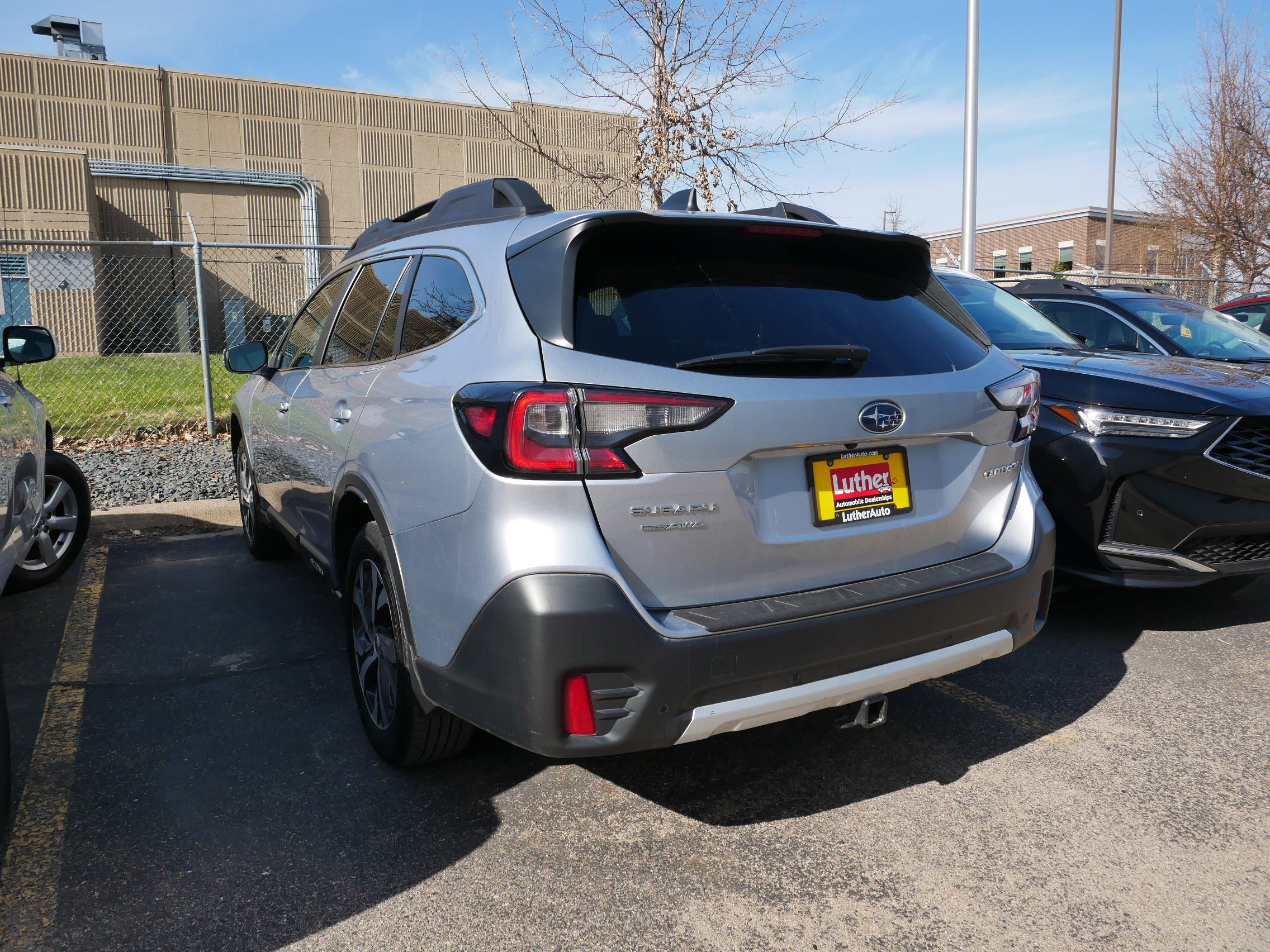 Used 2020 Subaru Outback Limited w/ Popular Package #2 image 3
