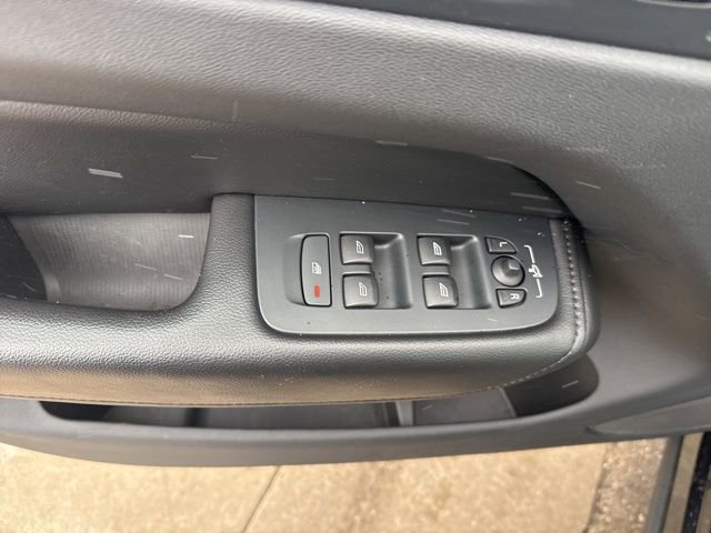 Used 2023 Volvo XC60 B5 Core image 14