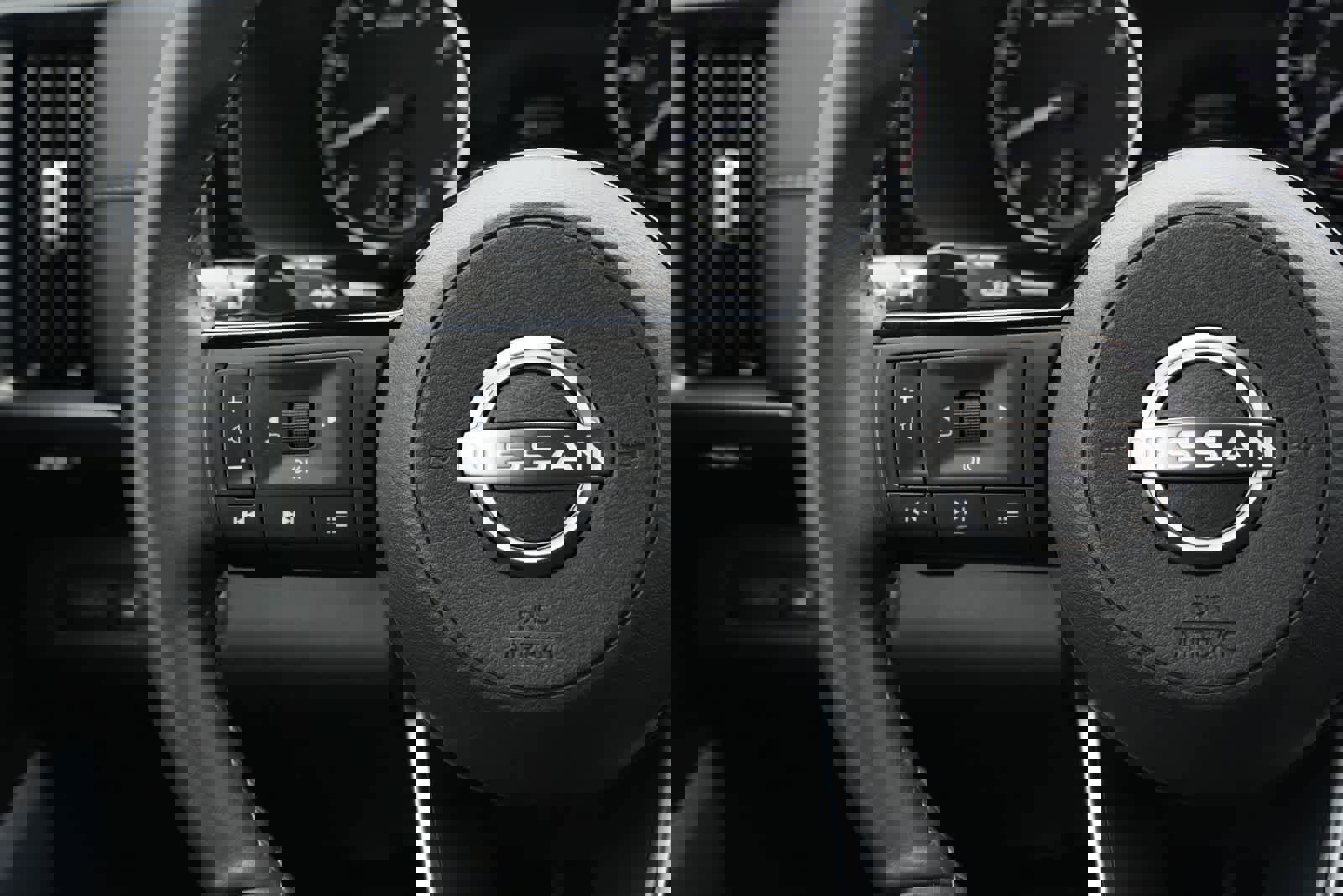 Used 2025 Nissan Pathfinder SL image 10