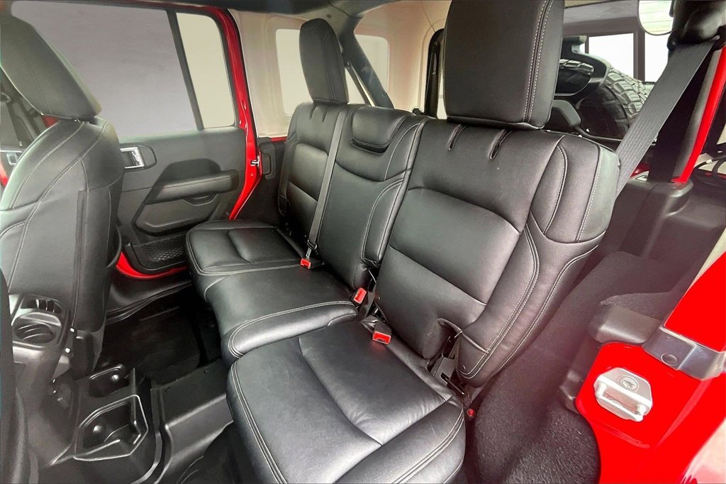 Used 2018 Jeep Wrangler Unlimited Sahara image 27