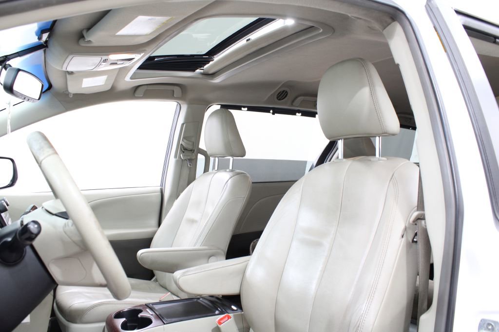 Used 2013 Toyota Sienna XLE image 15