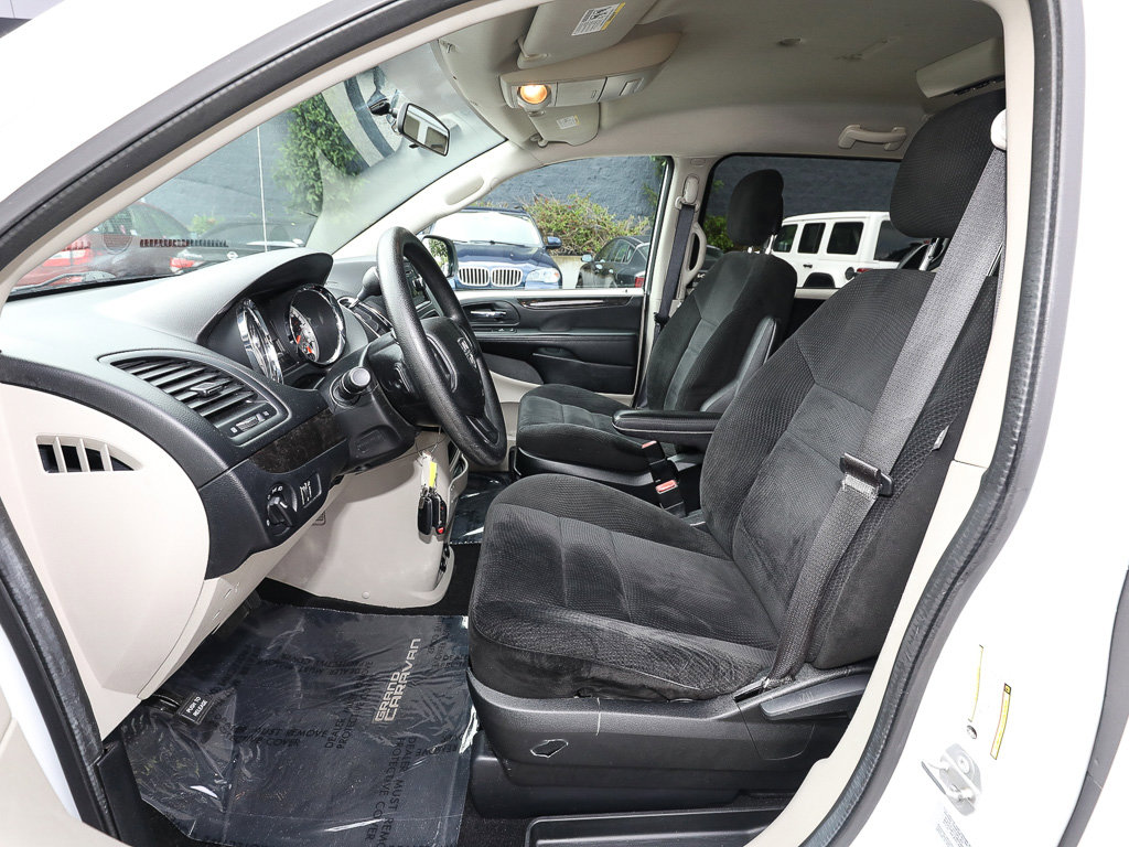 Used 2017 Dodge Grand Caravan SE FWD image 11