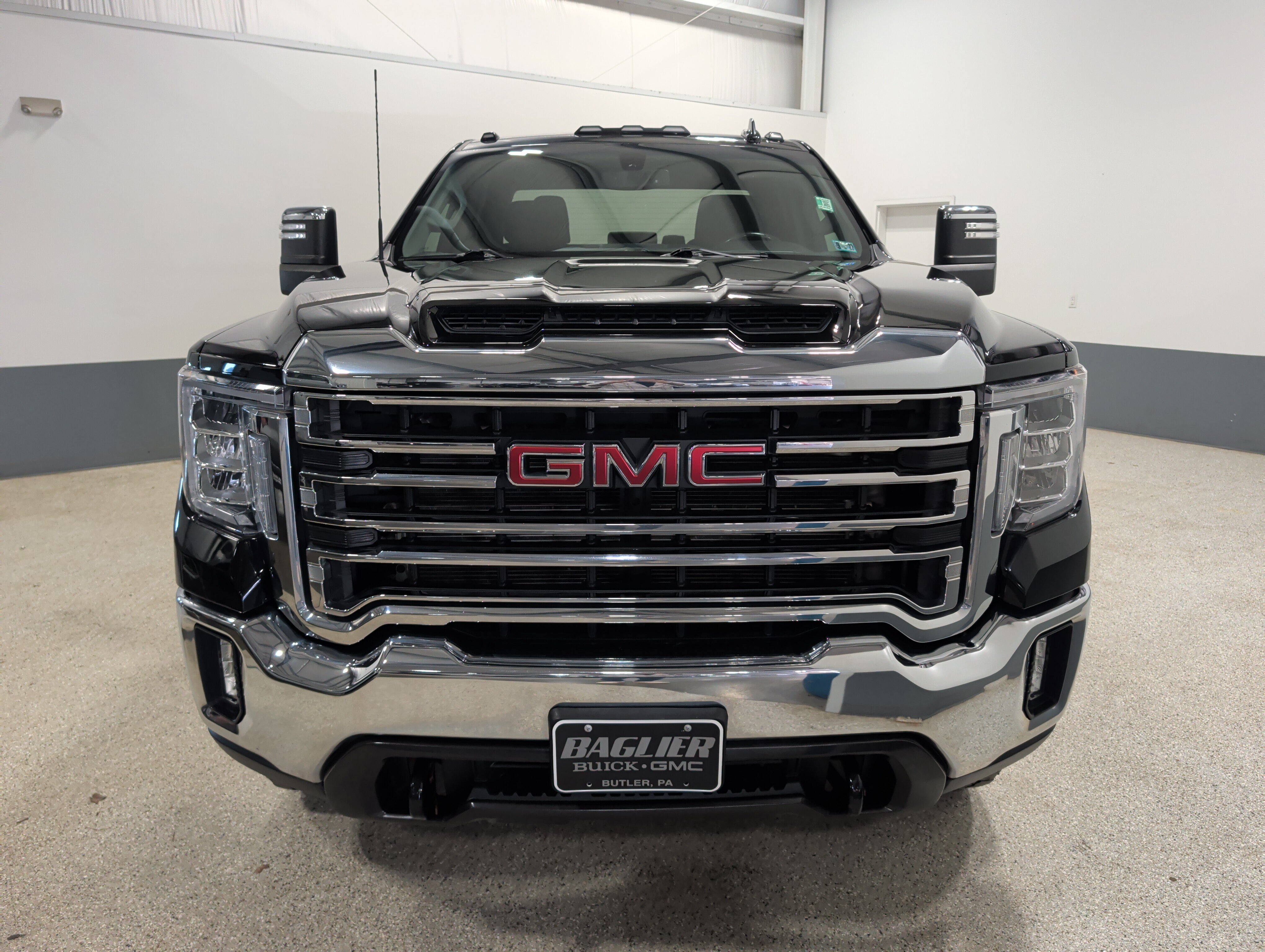 Used 2022 GMC Sierra 2500 SLT w/ X31 Off-Road Package AWD/4WD image 8
