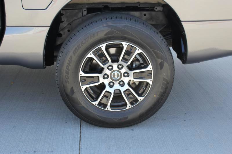 Used 2022 Nissan Titan SV AWD/4WD image 36