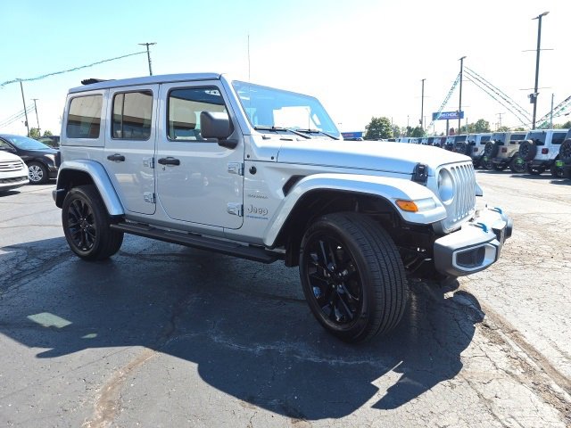 Used 2023 Jeep Wrangler Unlimited Sahara w/ Cold Weather Group image 9