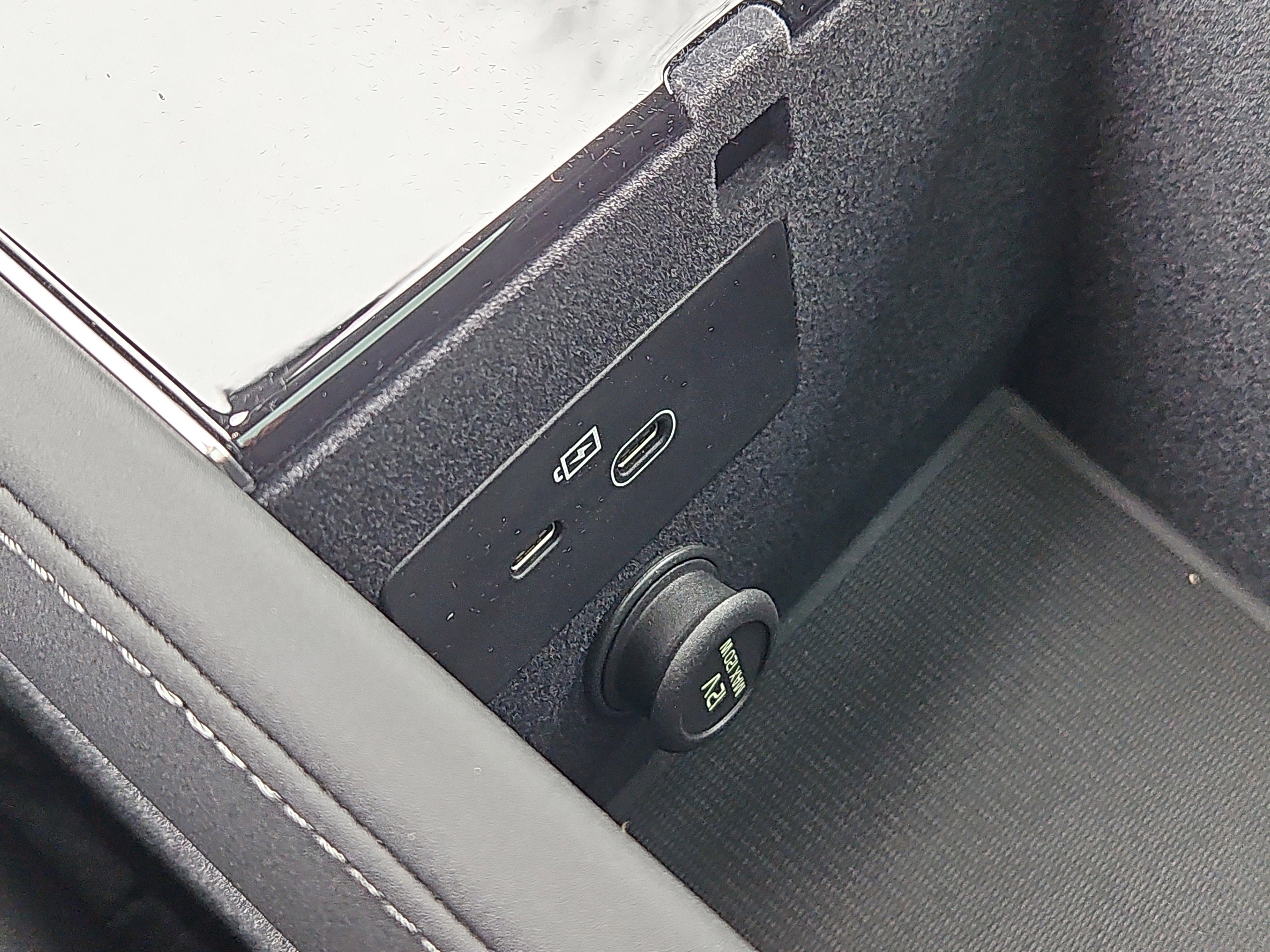 New 2026 Volvo XC90 B6 Plus w/ Protection Package Premier image 7