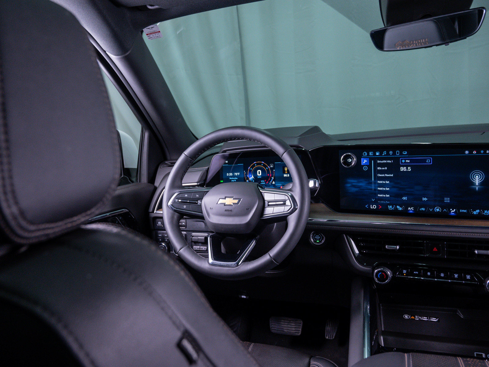 Used 2025 Chevrolet Tahoe High Country AWD/4WD image 15