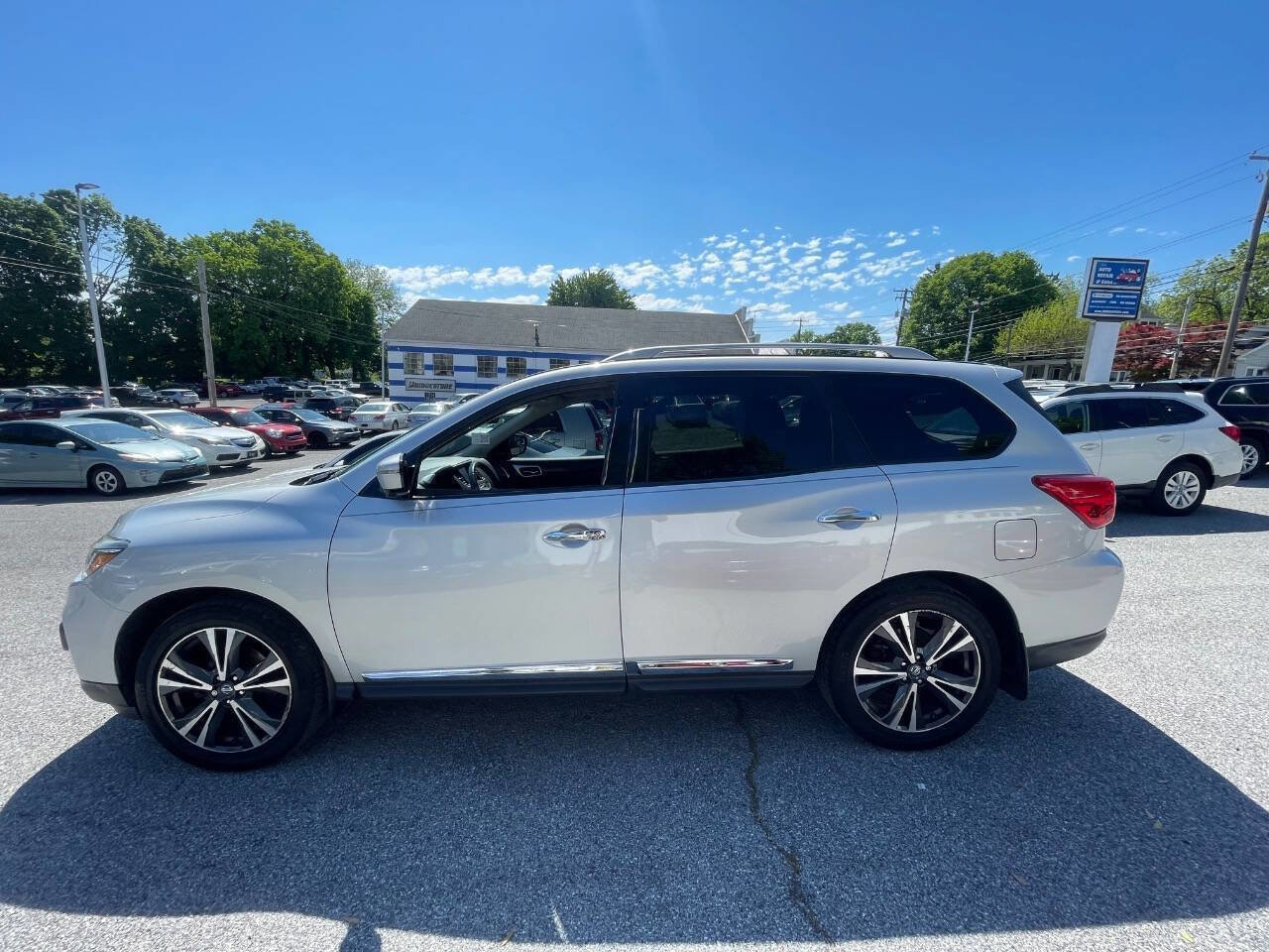 Used 2017 Nissan Pathfinder Platinum FWD image 9