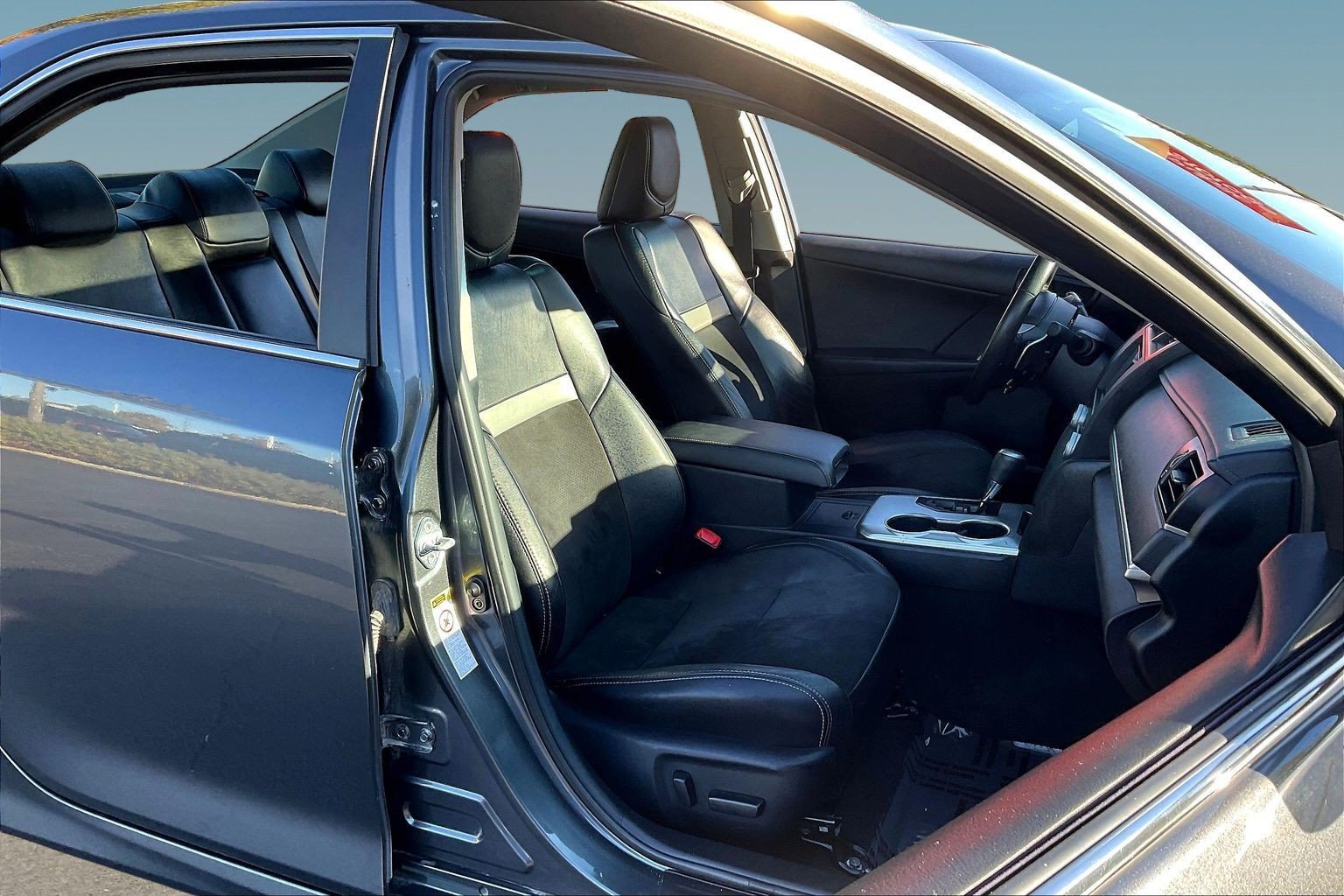Used 2012 Toyota Camry SE w/ Leather Pkg FWD image 28