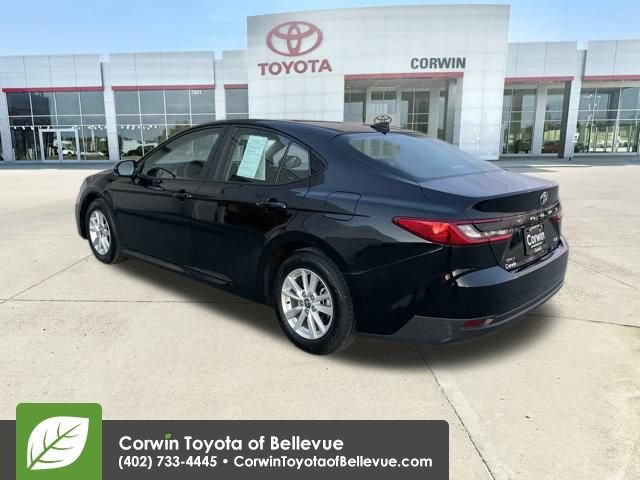 Used 2025 Toyota Camry LE image 3