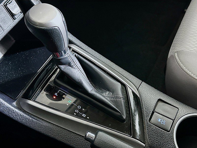 Used 2014 Toyota Corolla LE image 17