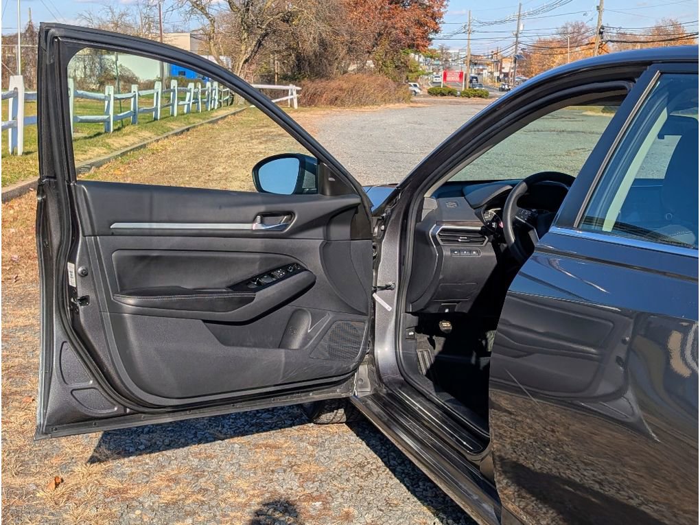 Used 2023 Nissan Altima 2.5 SV image 9