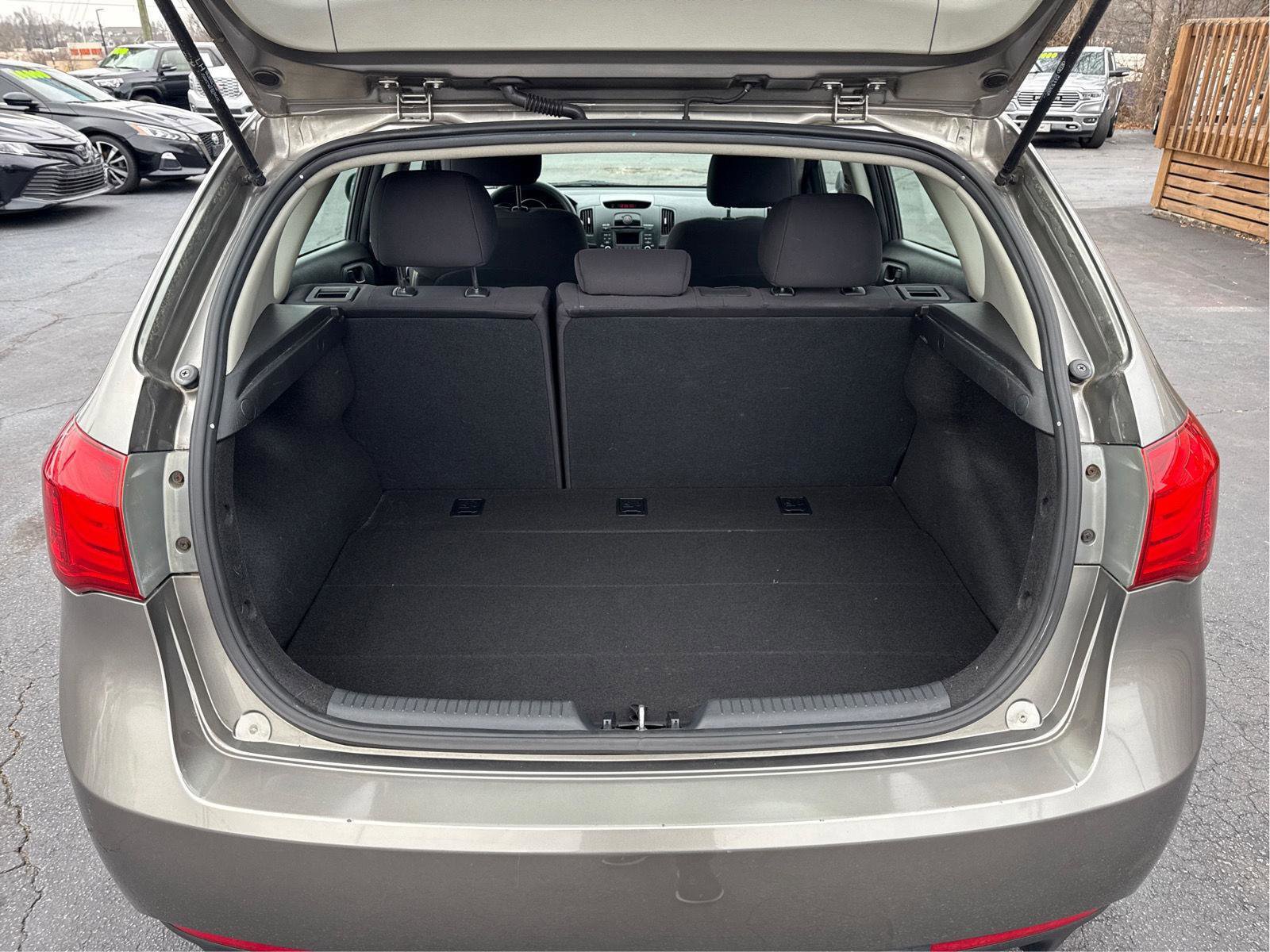 Used 2012 Kia Forte EX image 12