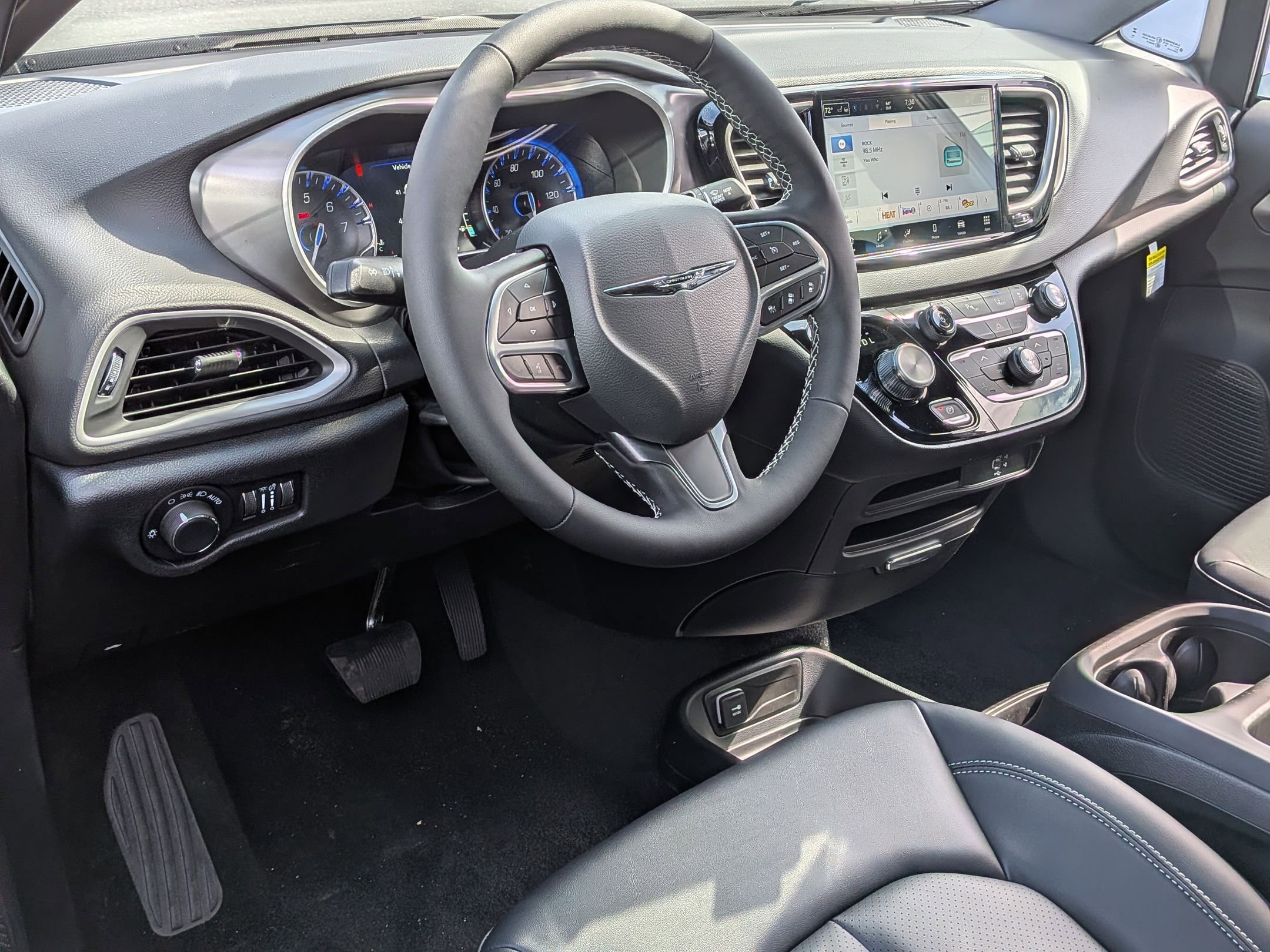 New 2026 Chrysler Voyager LX image 10