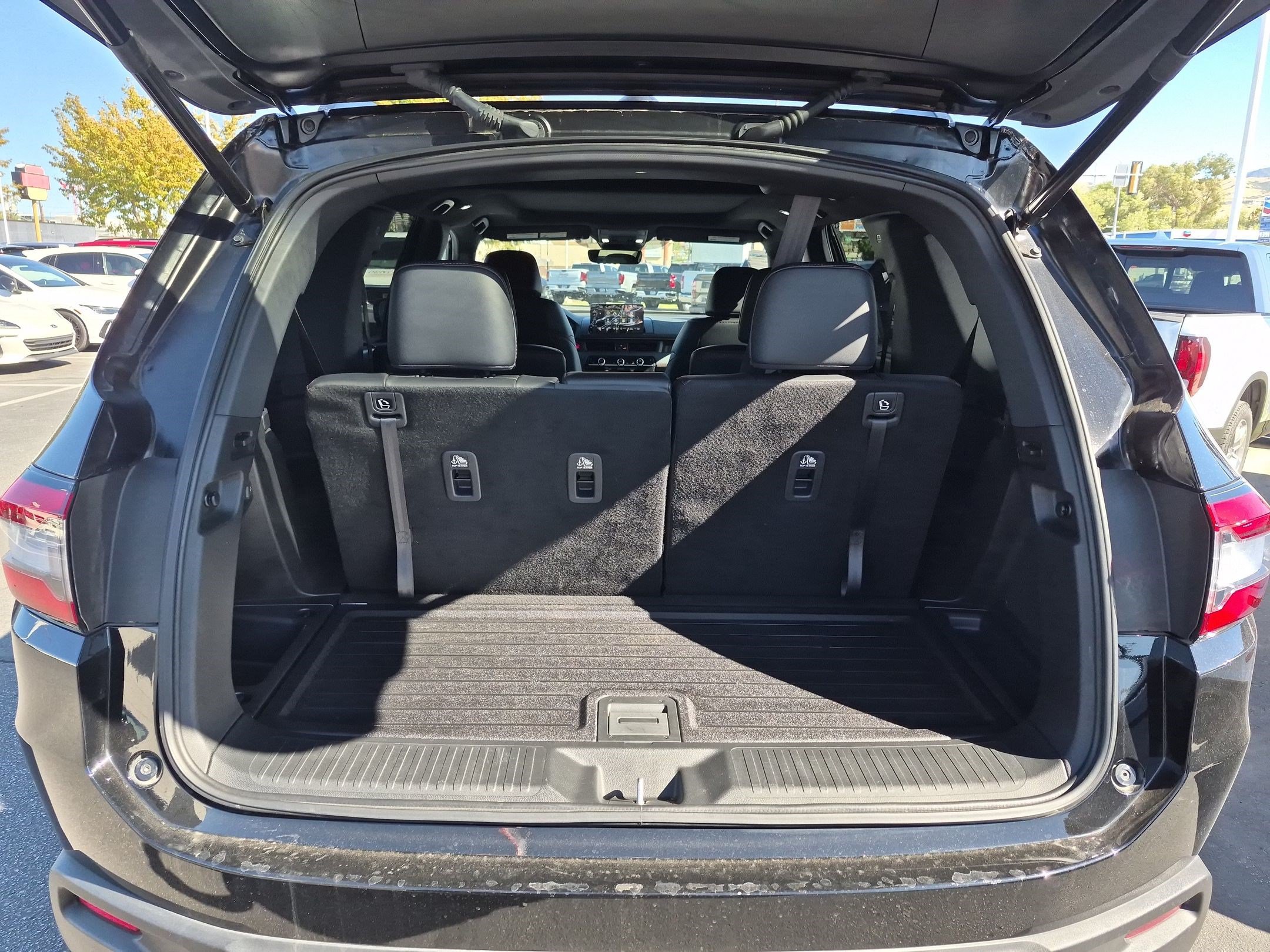 Used 2025 Honda Pilot TrailSport image 29