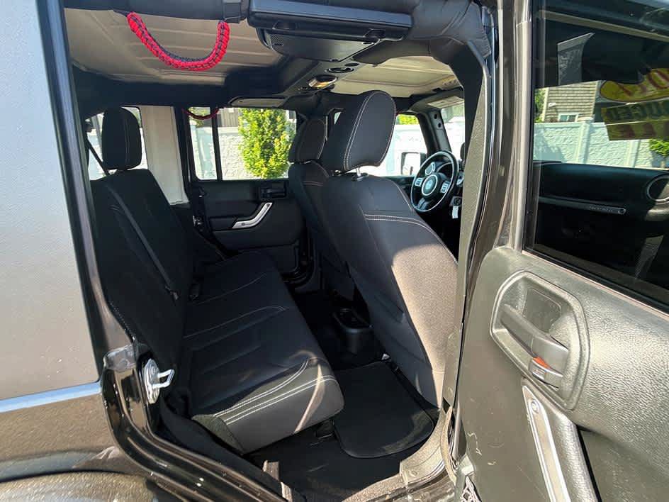 Used 2017 Jeep Wrangler Unlimited Sahara w/ Connectivity Group AWD/4WD image 26