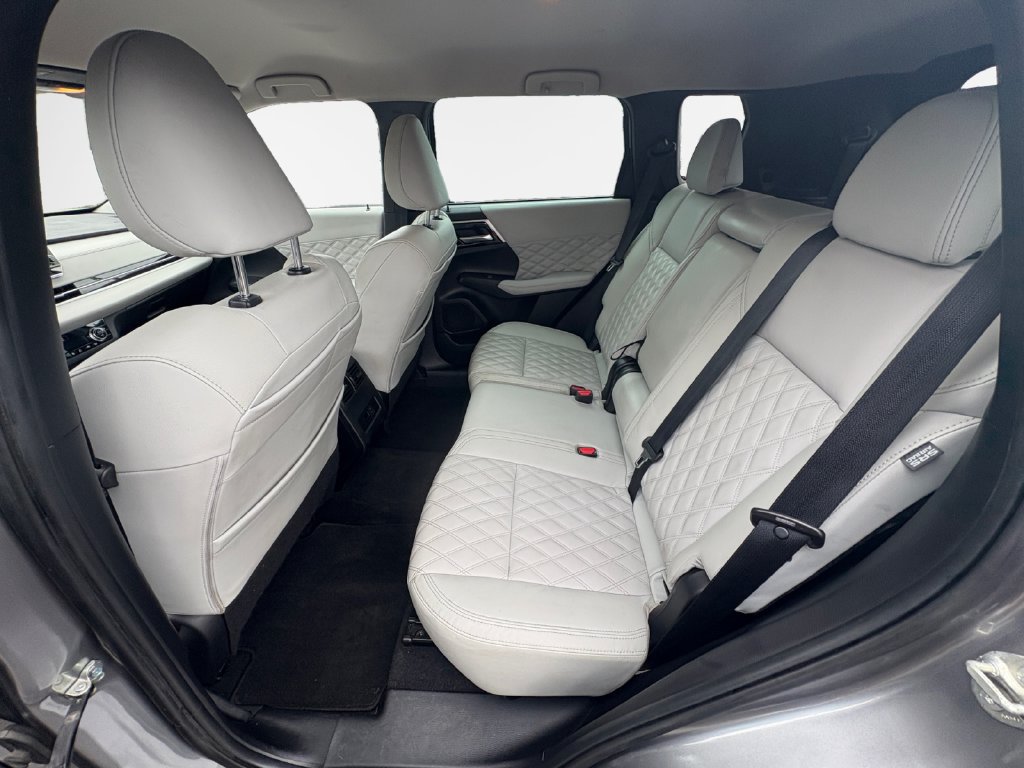 Used 2022 Mitsubishi Outlander SEL AWD/4WD image 24