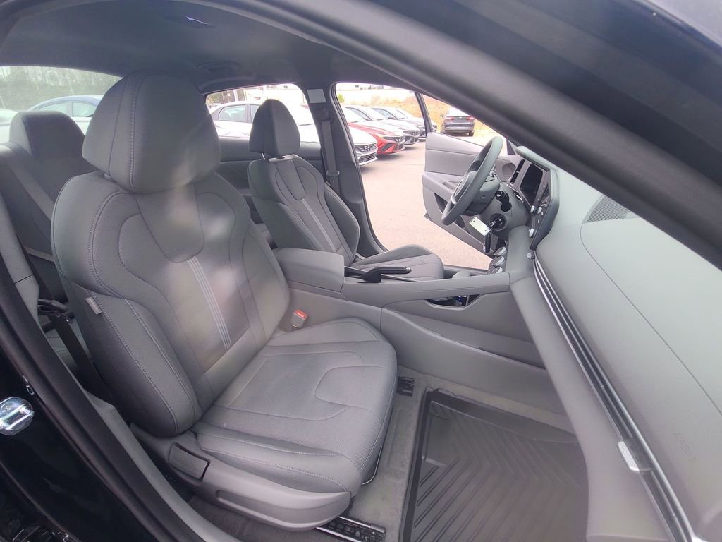 New 2026 Hyundai Elantra SE FWD image 29