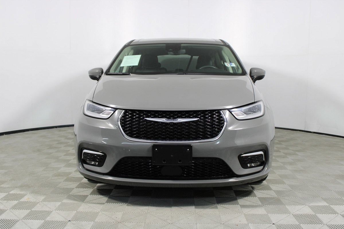 Used 2023 Chrysler Pacifica Touring-L FWD image 26