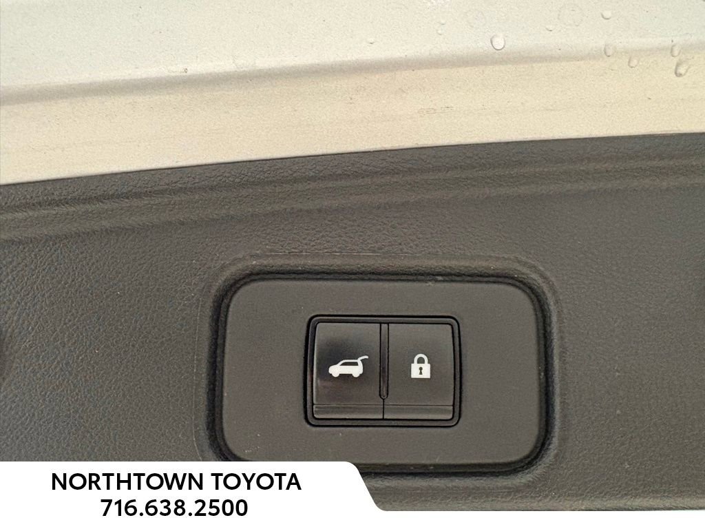 Used 2023 Nissan Pathfinder SL w/ Black Appearance Package image 28