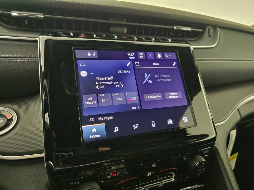 New 2025 Jeep Grand Cherokee Altitude image 22