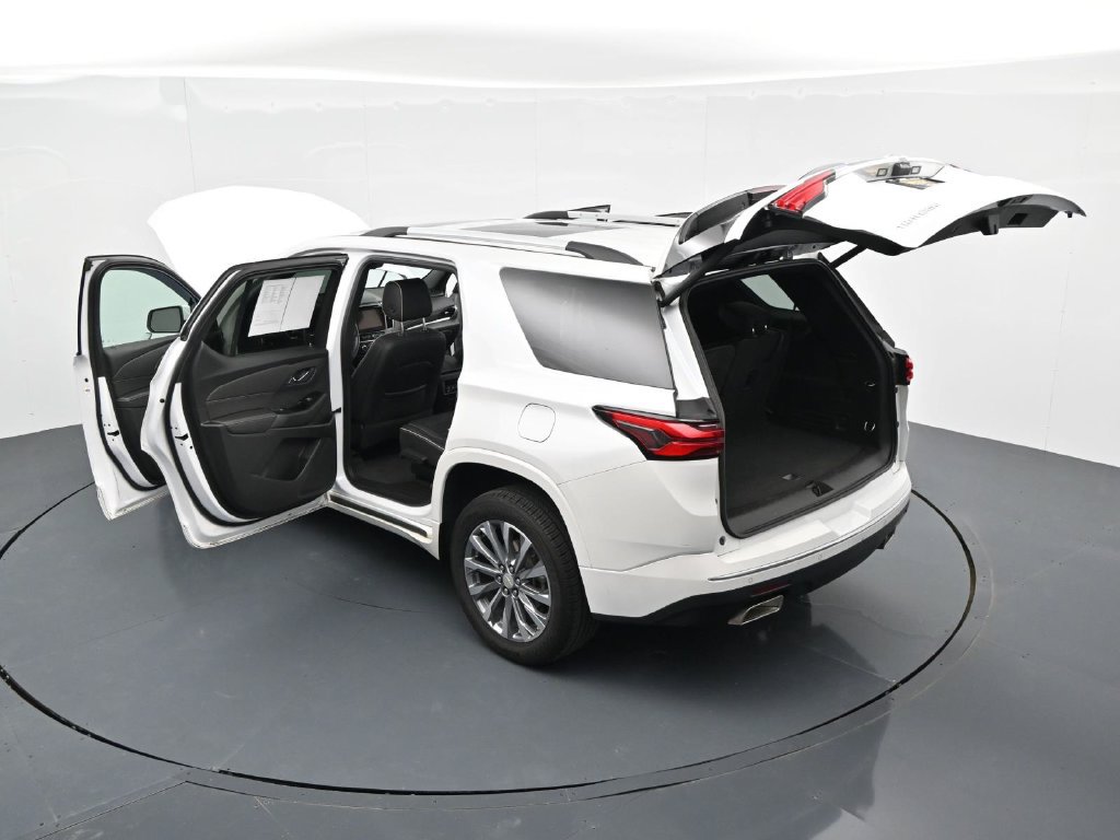 Used 2023 Chevrolet Traverse Premier FWD image 35