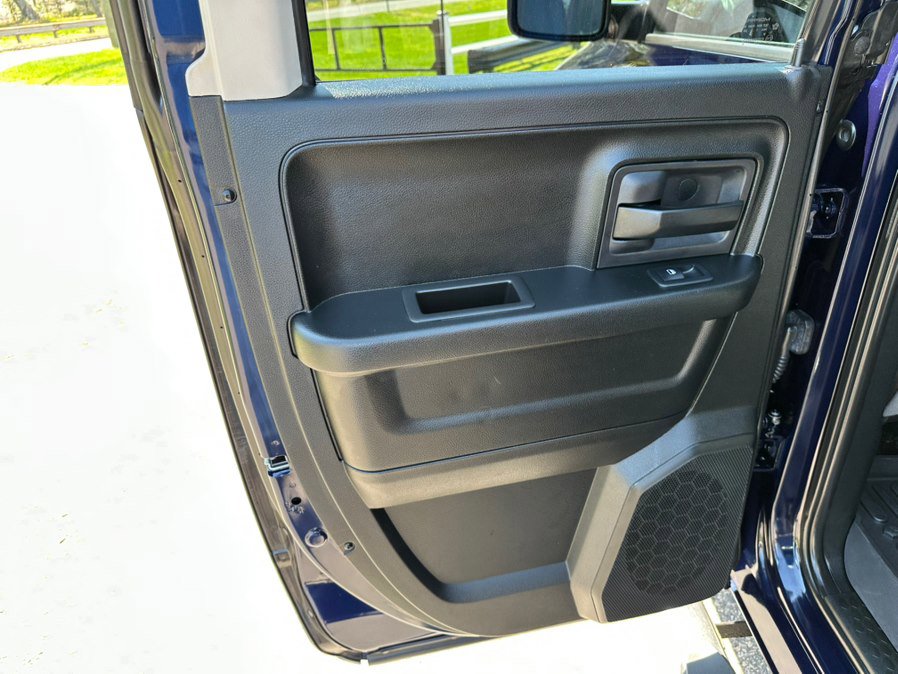 Used 2018 RAM 1500 Express AWD/4WD image 16