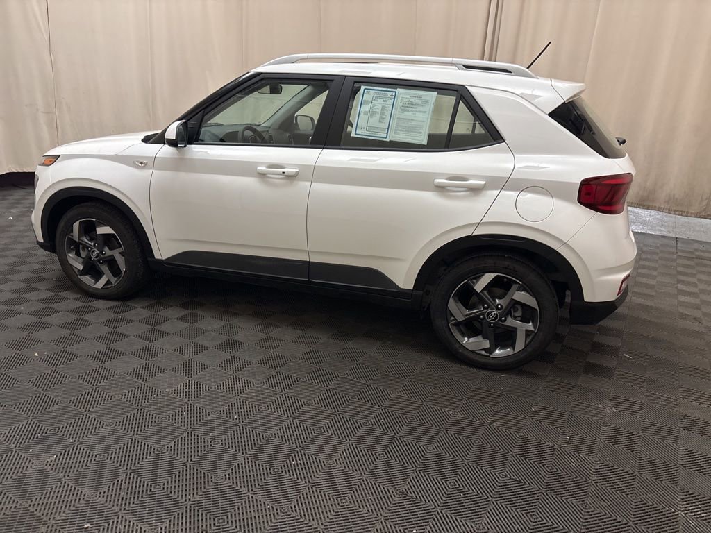 Certified 2025 Hyundai Venue SEL image 8