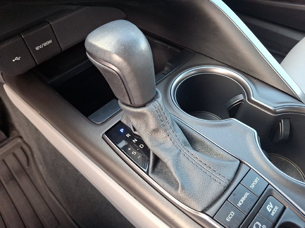 Used 2022 Toyota Camry SE FWD image 13
