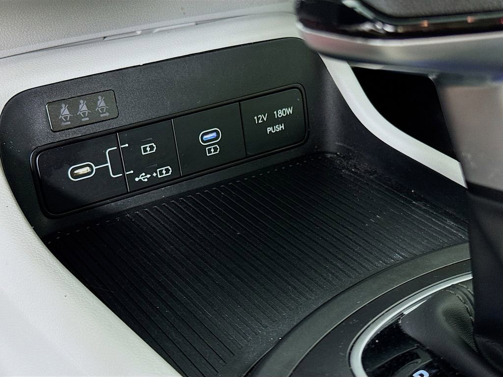 Certified 2025 Hyundai Kona SE image 34