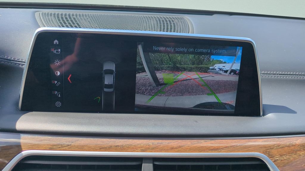 Used 2018 BMW 740e xDrive image 28