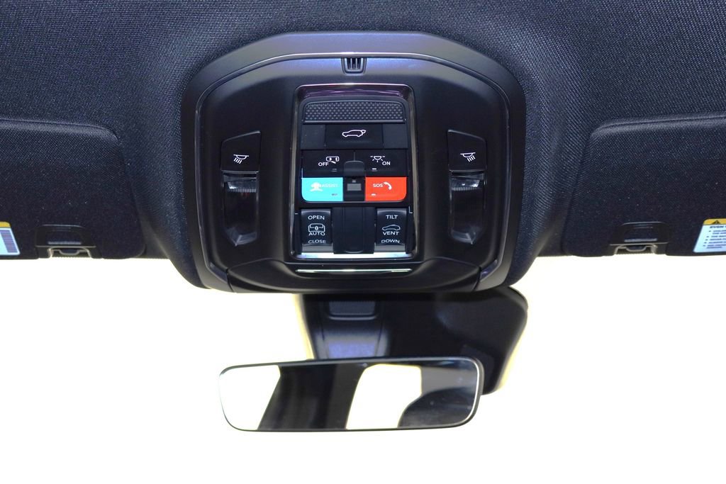 Used 2025 Jeep Grand Cherokee L Altitude image 27