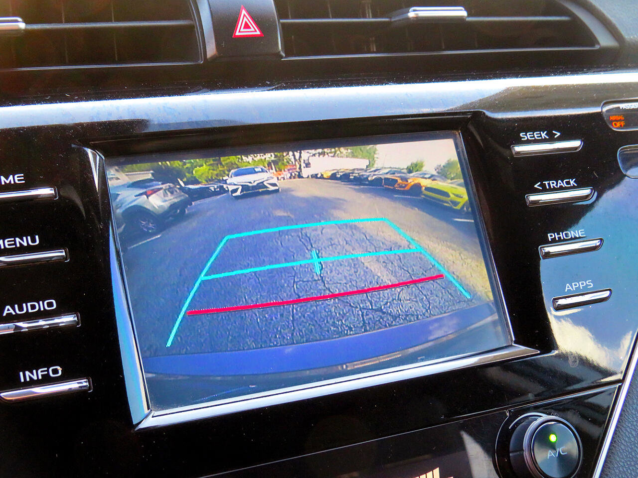 Used 2018 Toyota Camry SE image 22