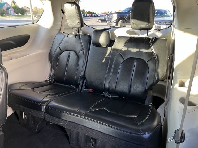 Used 2022 Chrysler Pacifica Touring-L image 36
