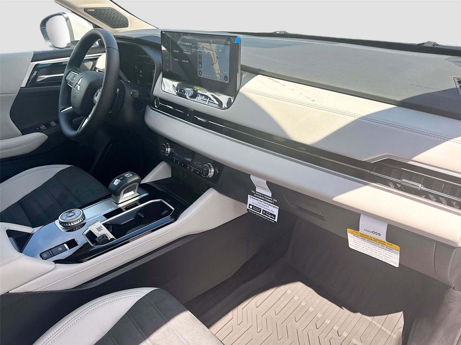 New 2025 Mitsubishi Outlander SE image 30