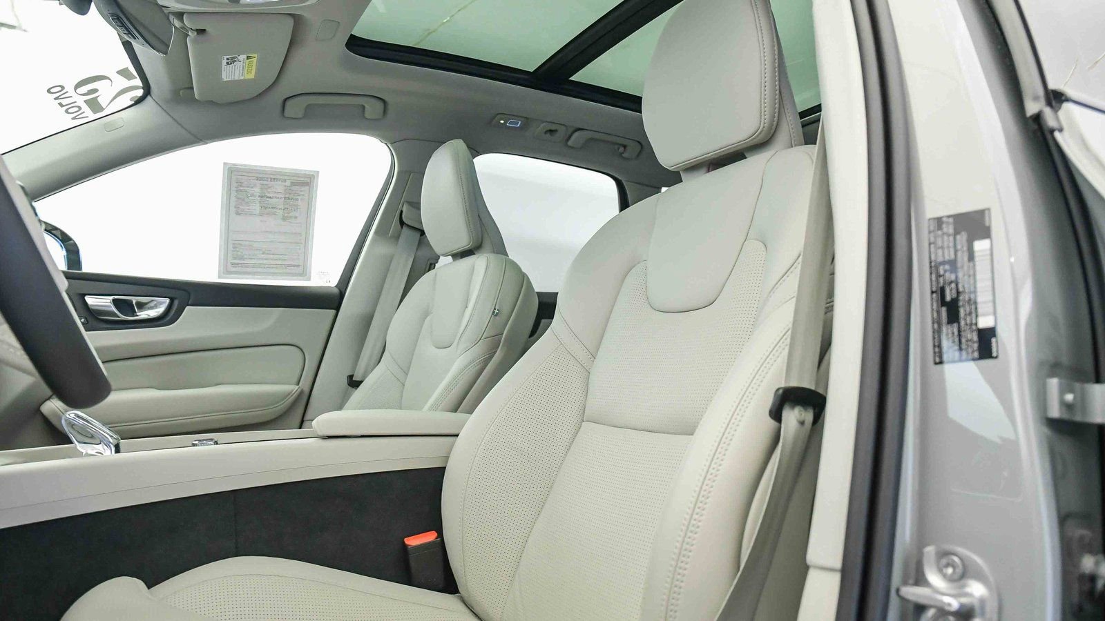 Certified 2025 Volvo XC60 B5 Ultra w/ Protection Package Premier image 20