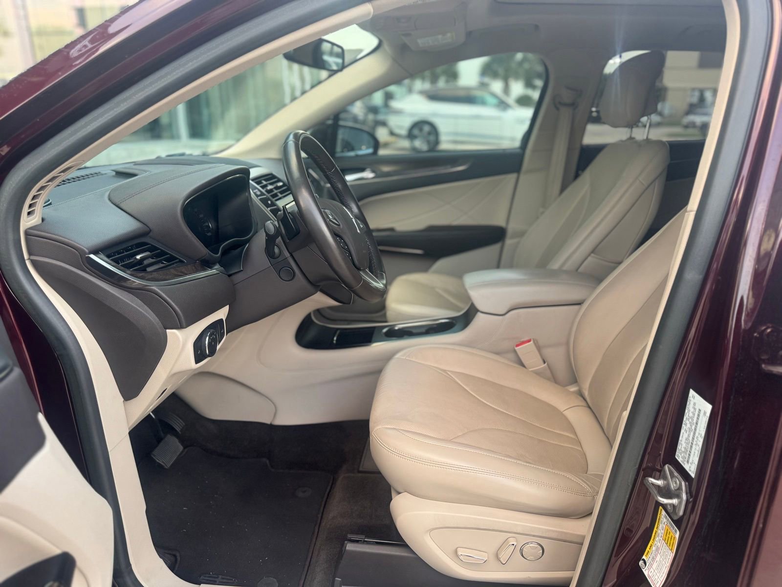 Used 2018 Lincoln MKC Reserve FWD image 2
