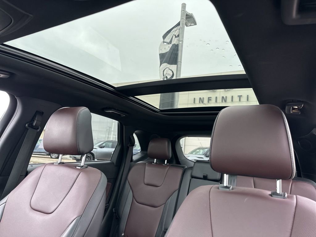 Used 2020 Ford Edge Titanium w/ Equipment Group 301A image 8