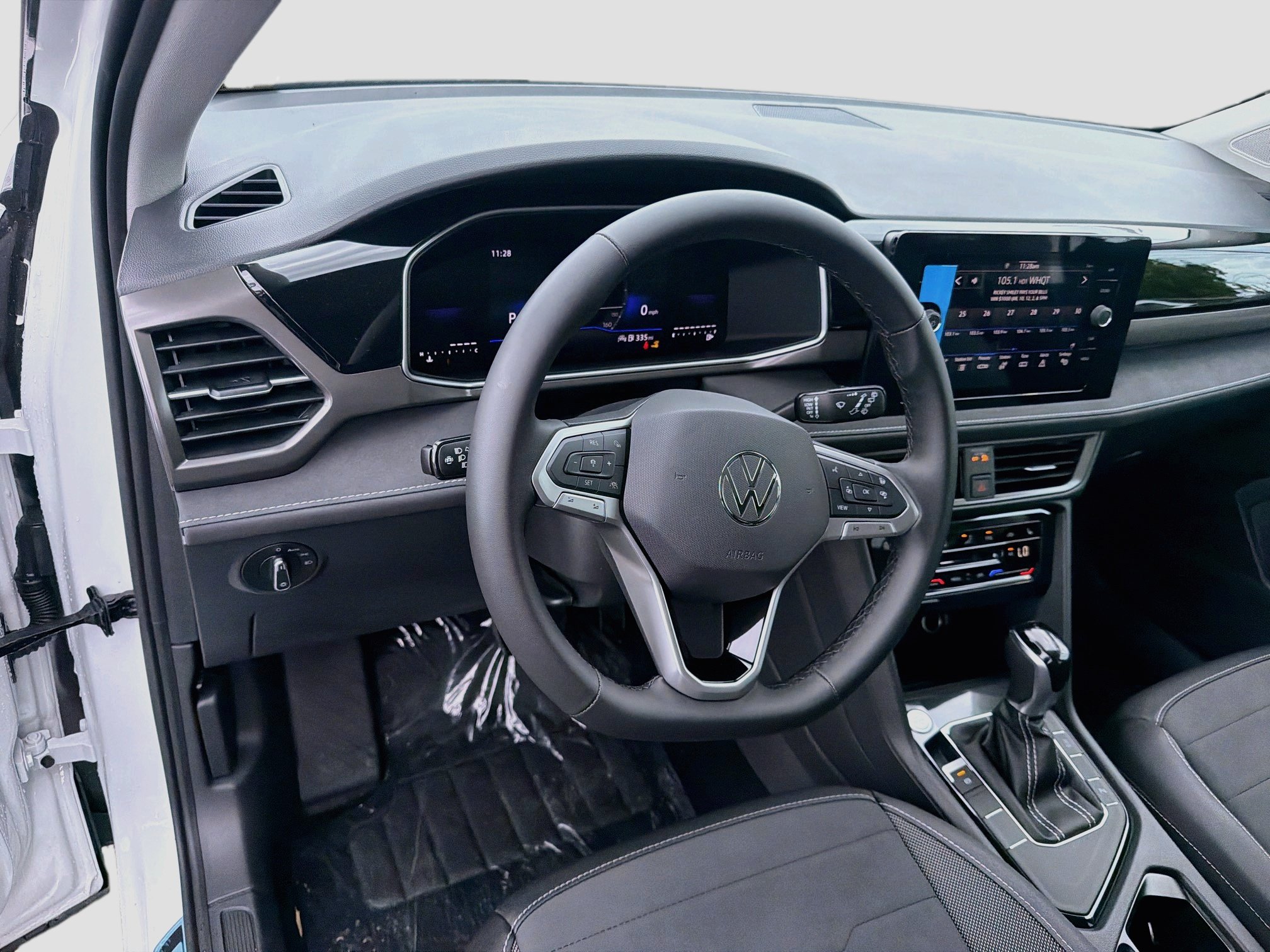 New 2026 Volkswagen Taos SE FWD image 17