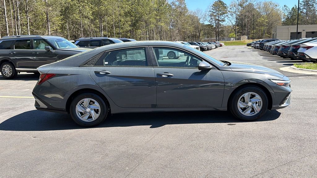 New 2026 Hyundai Elantra SE image 4