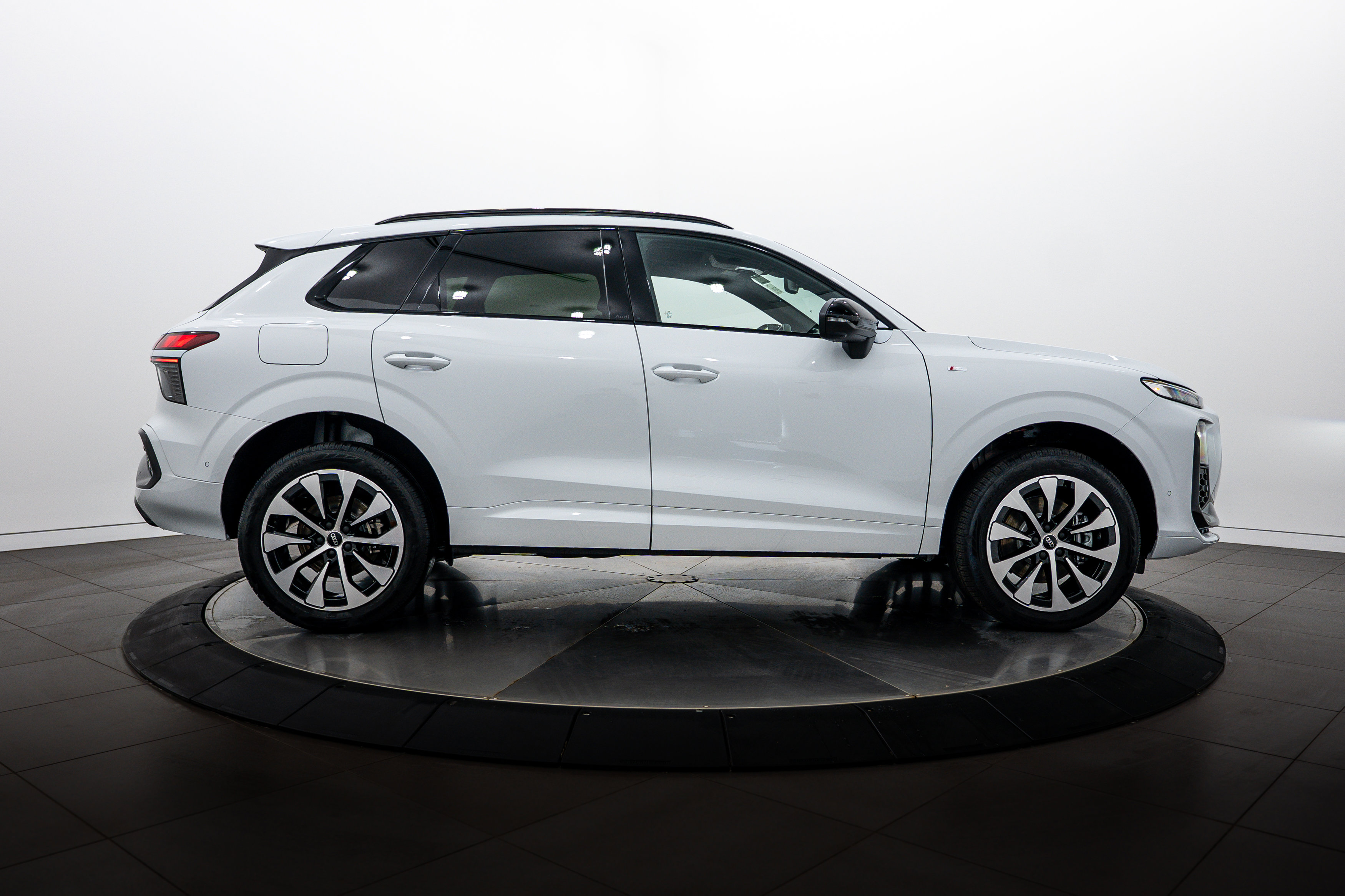 New 2026 Audi Q3 quattro 2.0T AWD/4WD image 3
