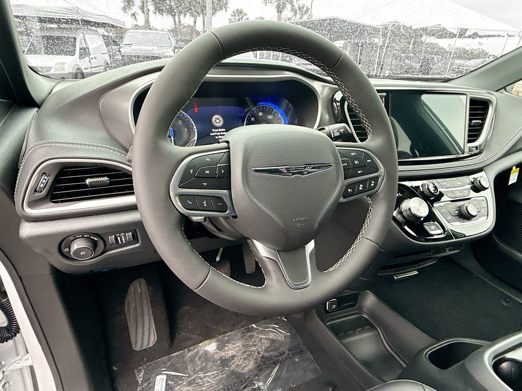 New 2026 Chrysler Pacifica Select FWD image 11